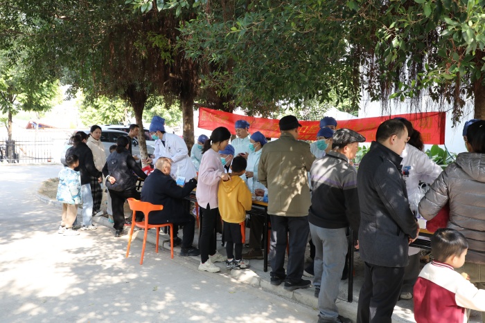 医心向党 “颌”你同行——无码av影片
口腔颌面外科党支部开展健康口腔义诊进社区活动 第 4 张