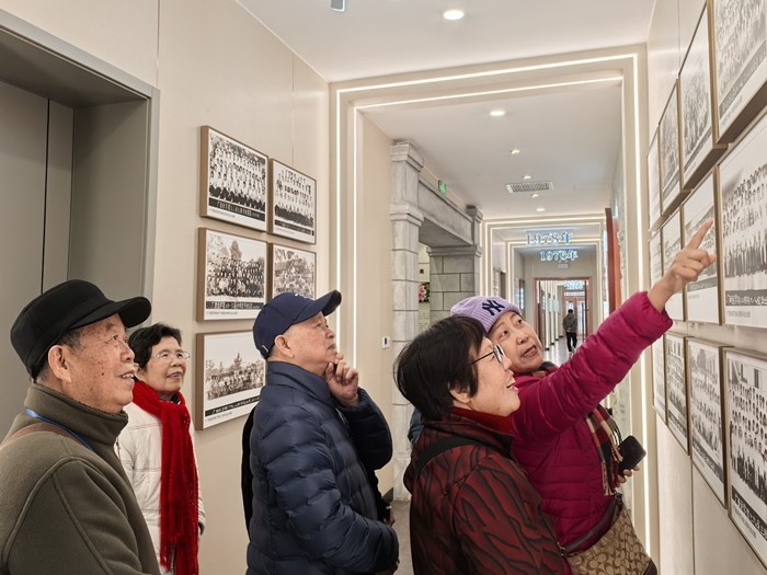 铭记历史  砥砺前行——无码av影片
离退休党支部开展“传承优秀传统，弘扬优秀文化” 主题党日活动 第 2 张