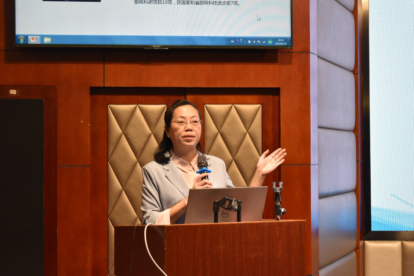 农晓琳副院长进行专题授课(1).jpg