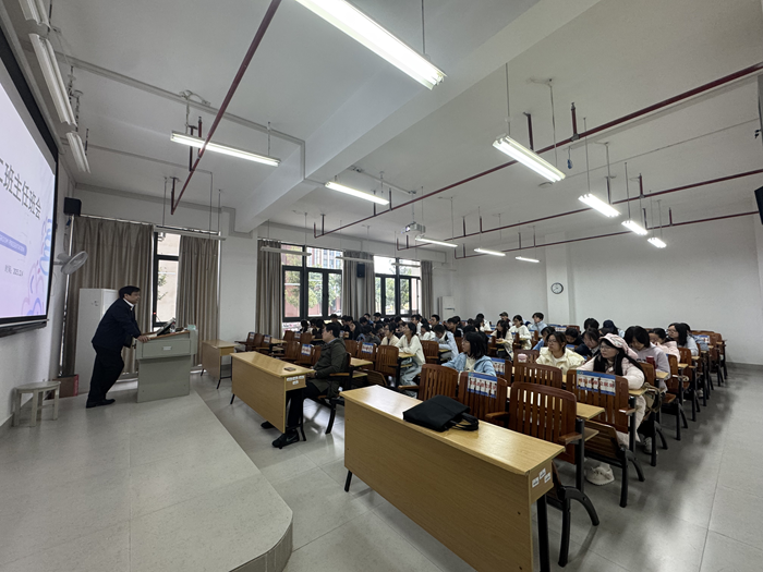 20251204第二班主任班会_副本.png