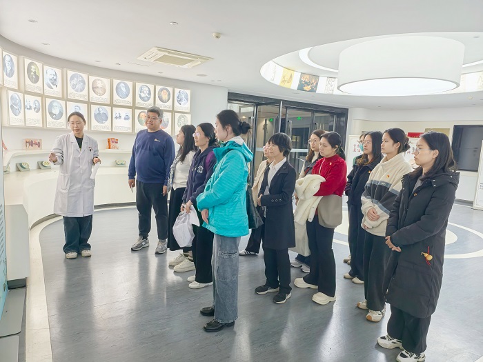 以廉促干 以干践廉——口腔综合科党支部到无码av影片
生命科学馆开展主题党日活动 第 2 张