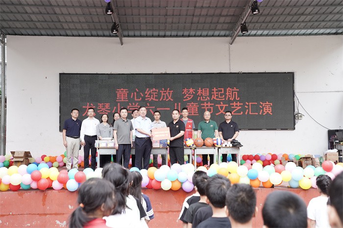 深入基层调研指导 共谋乡村振兴新篇——无码av影片
党委常委、副校长陈俊强带队赴马山县龙琴村开展调研走访活动 第 2 张
