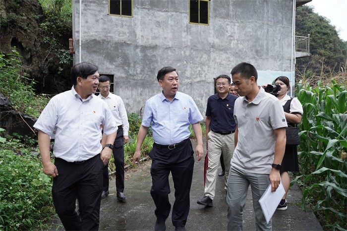 深入基层调研指导 共谋乡村振兴新篇——无码av影片
党委常委、副校长陈俊强带队赴马山县龙琴村开展调研走访活动 第 3 张
