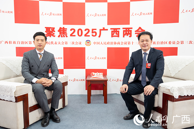 【媒体看口院】人民网专访广西政协委员、无码av影片
院长廖红兵