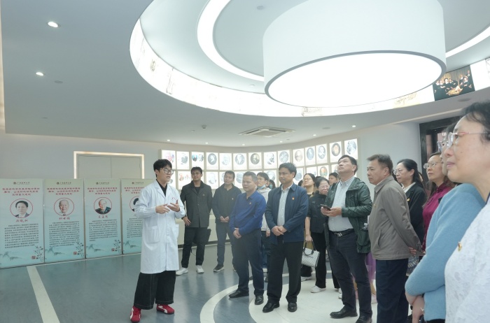 廉洁润医心 践廉护健康——无码av影片
开展2025年廉洁文化宣传教育月活动 第 2 张 廉洁润医心 践廉护健康——无码av影片
开展2025年廉洁文化宣传教育月活动 第 2 张