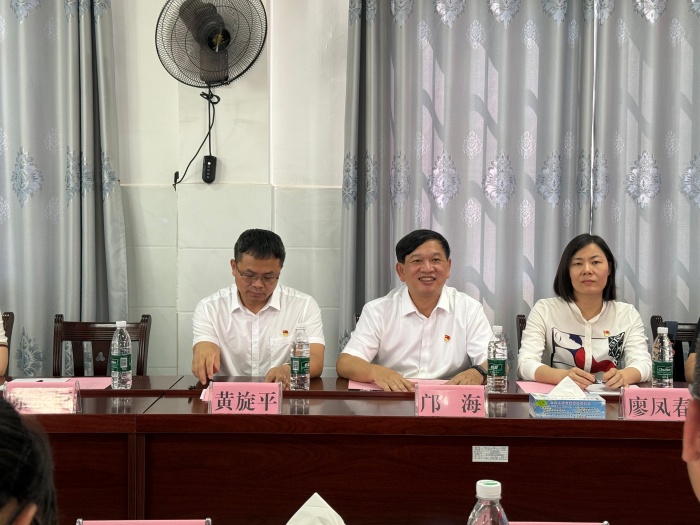 党建联建聚合力 健康惠民暖中沙——无码av影片
颌面外科党支部赴桂平市中沙镇开展“医心向党 齿生有你”主题活动 第 1 张