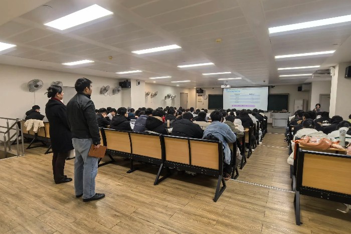 教学质量“首考”！无码av影片
开展新学期教学巡查工作 第 1 张