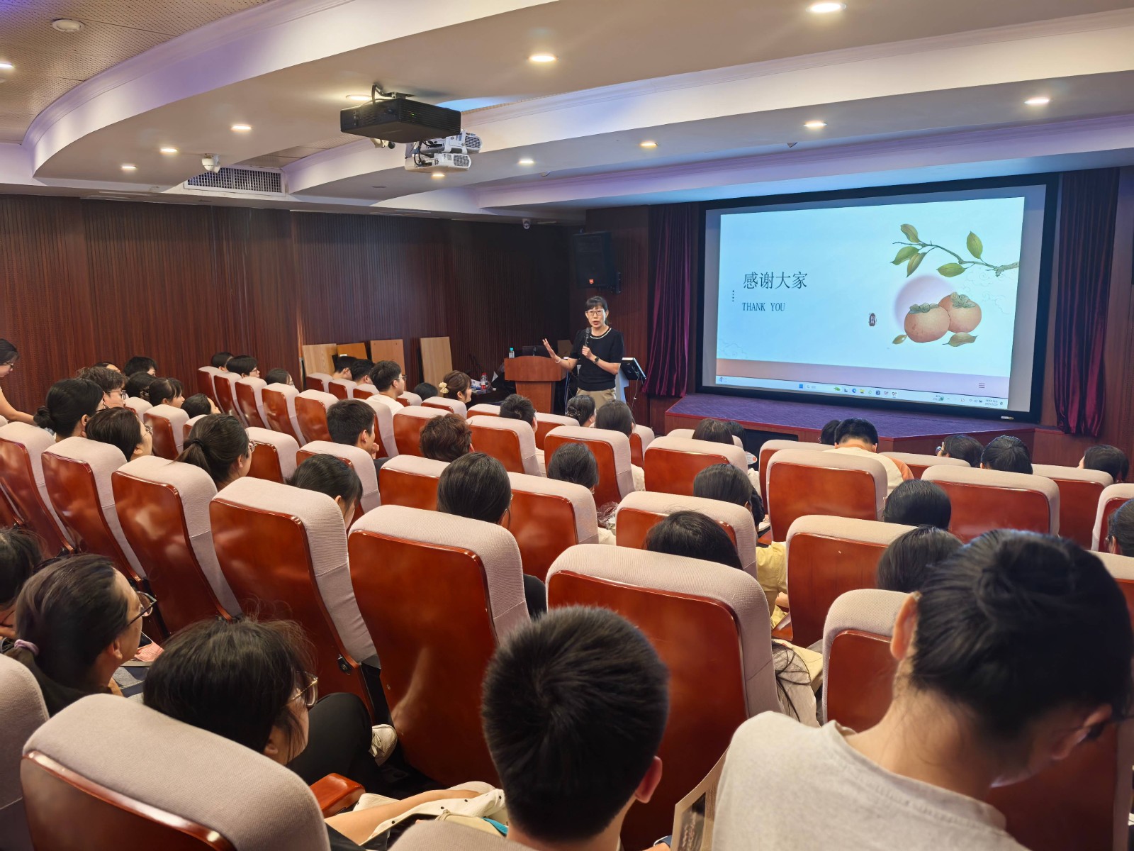 20250523学报编辑部来院交流-马贞玉主任解答问题(1).jpg
