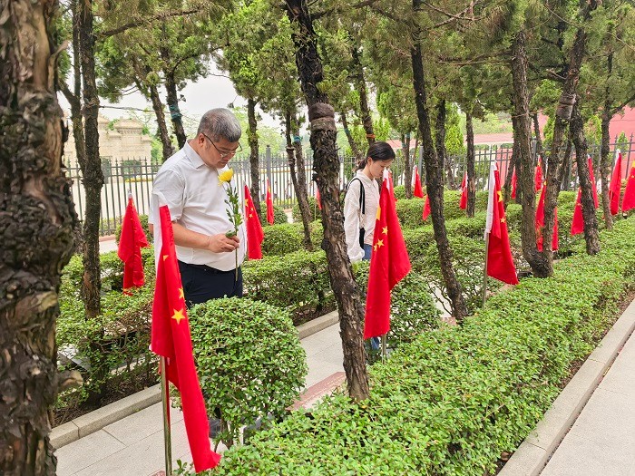 缅怀先烈 赓续精神——无码av影片
口腔综合科党支部与离退休党支部联合开展主题党日活动 第 2 张 缅怀先烈 赓续精神——无码av影片
口腔综合科党支部与离退休党支部联合开展主题党日活动 第 2 张