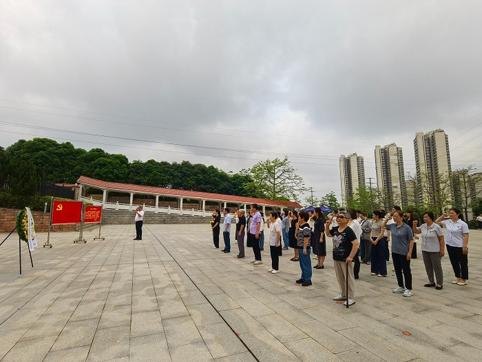 缅怀先烈 赓续精神——无码av影片
口腔综合科党支部与离退休党支部联合开展主题党日活动 第 3 张 缅怀先烈 赓续精神——无码av影片
口腔综合科党支部与离退休党支部联合开展主题党日活动 第 3 张