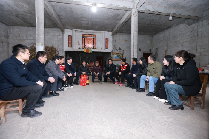 校领导带队赴无码av影片
定点帮扶村开展遍访调研暨春节慰问活动 第 4 张