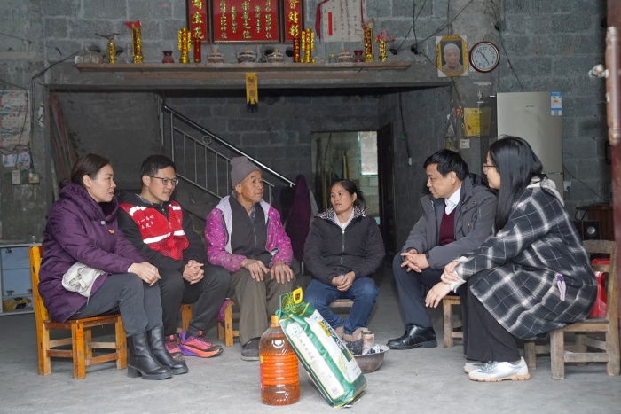 校领导带队赴无码av影片
定点帮扶村开展遍访调研暨春节慰问活动 第 5 张