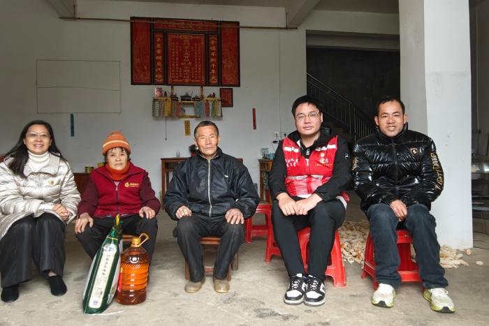 校领导带队赴无码av影片
定点帮扶村开展遍访调研暨春节慰问活动 第 7 张
