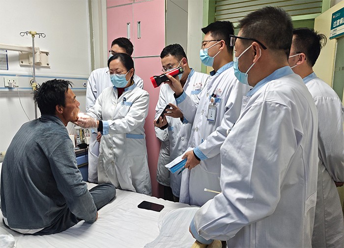 杏林桃李沐延风 初心如炬照征程——无码av影片
教师完成中华口腔医学会西部行志愿服务 第 2 张 杏林桃李沐延风 初心如炬照征程——无码av影片
教师完成中华口腔医学会西部行志愿服务 第 2 张